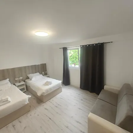 Milanforester * מילאנו